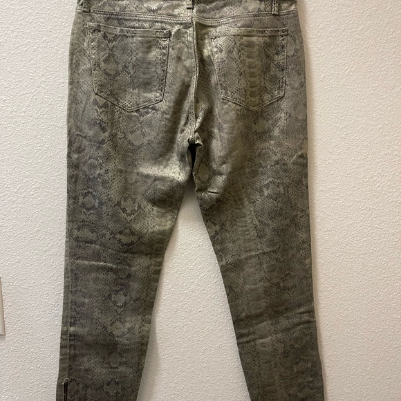 Snakeskin Patterned Pants with Zipper Details - Picture 3 of 3